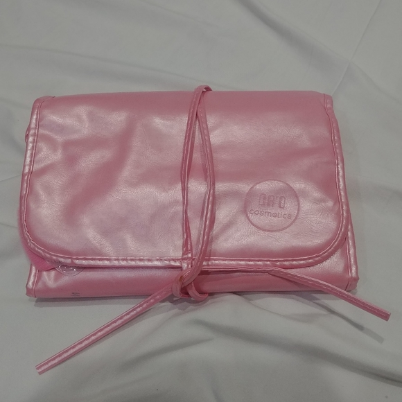 New, sealed professional 32 piece cosmetic makeup brush set w/pink roll tie case - Picture 2 of 6